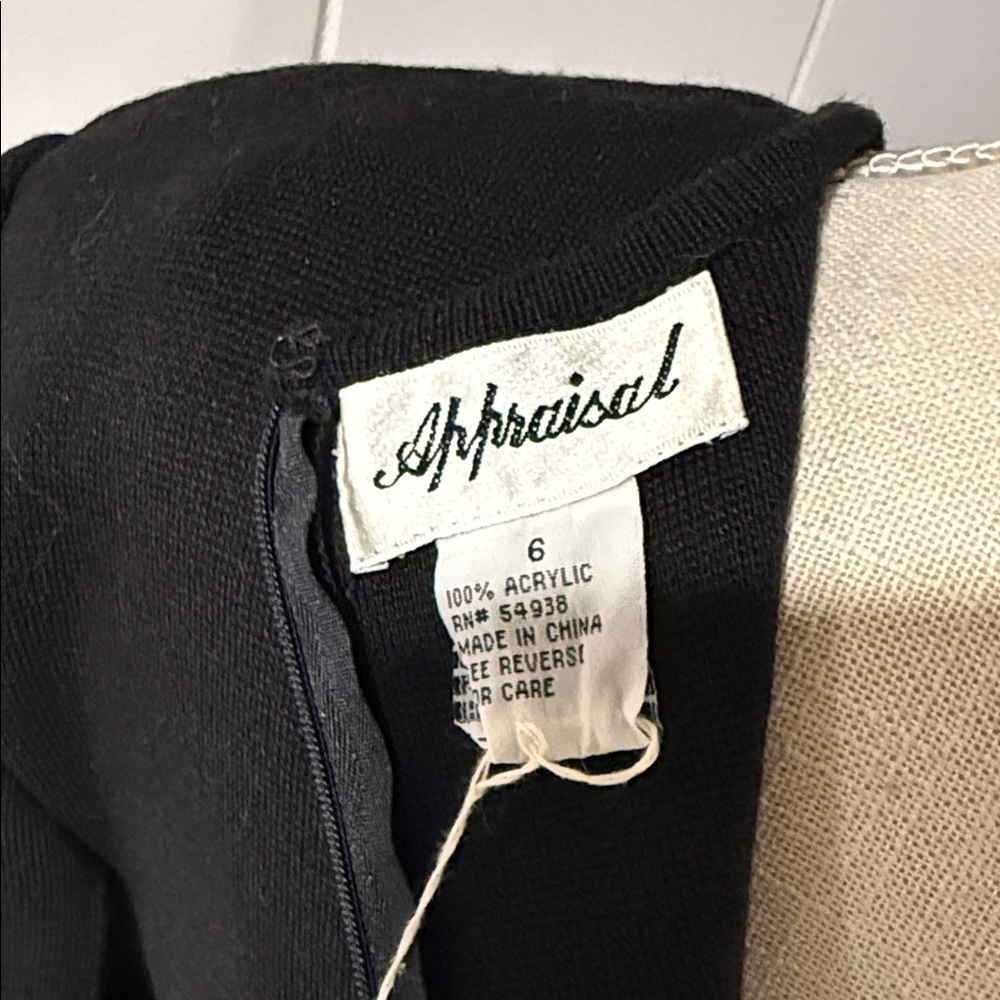 Chic Black Long Sleeve Dress with Embroidered Detail - Picture 8 of 8